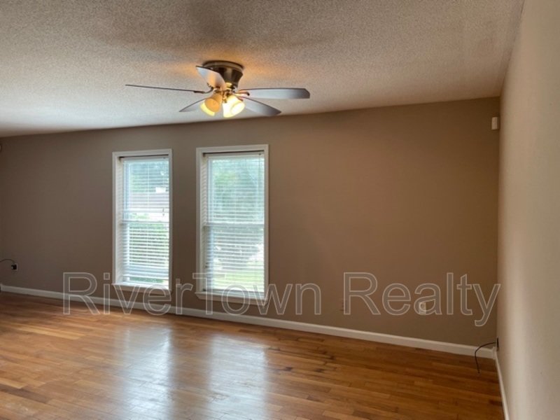 Come And See This Spacious Home!! property image