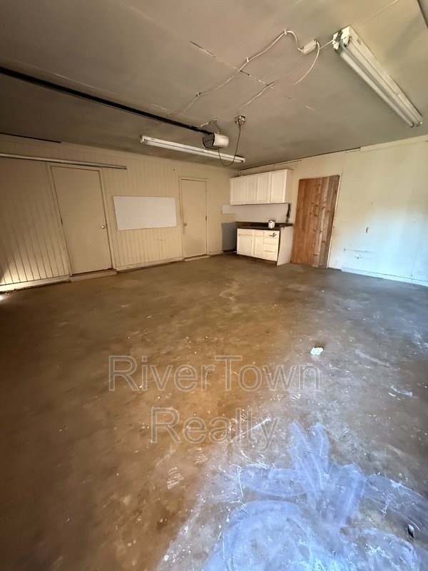 Come And See This Spacious Home!! property image