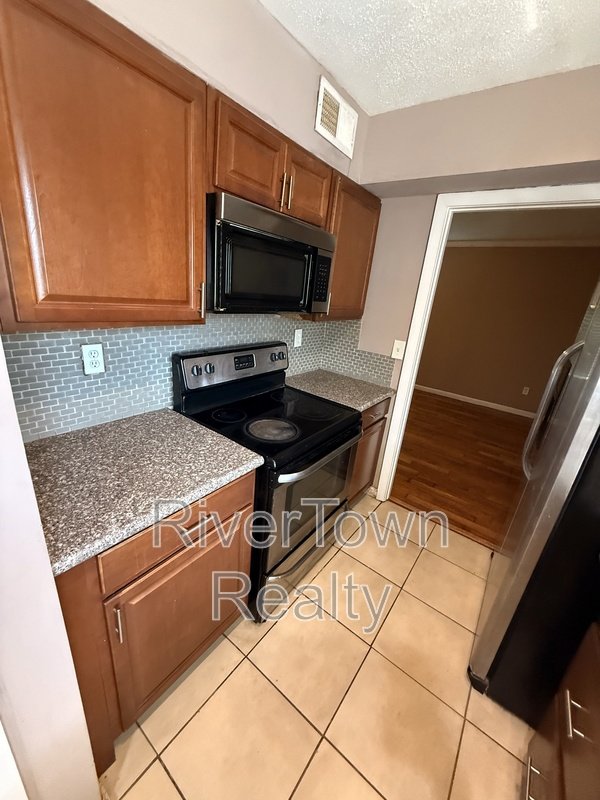 Come And See This Spacious Home!! property image