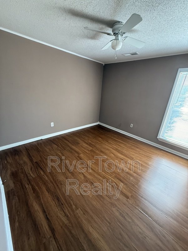 Come And See This Spacious Home!! property image