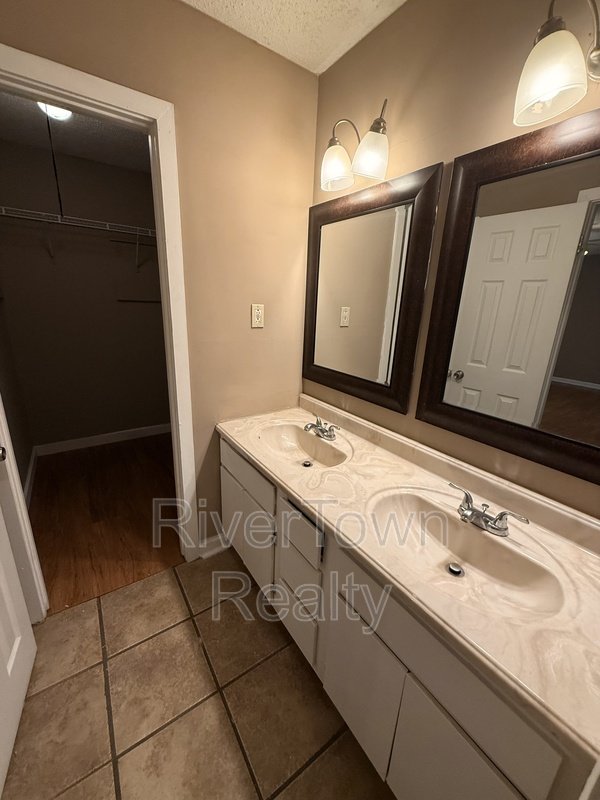 Come And See This Spacious Home!! property image