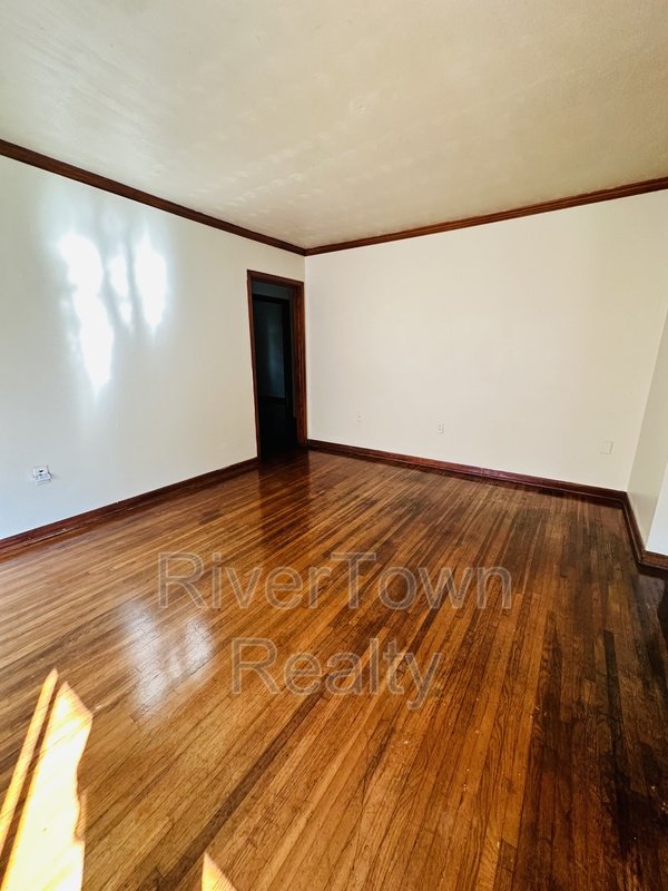 1436 Whitney Ave property image