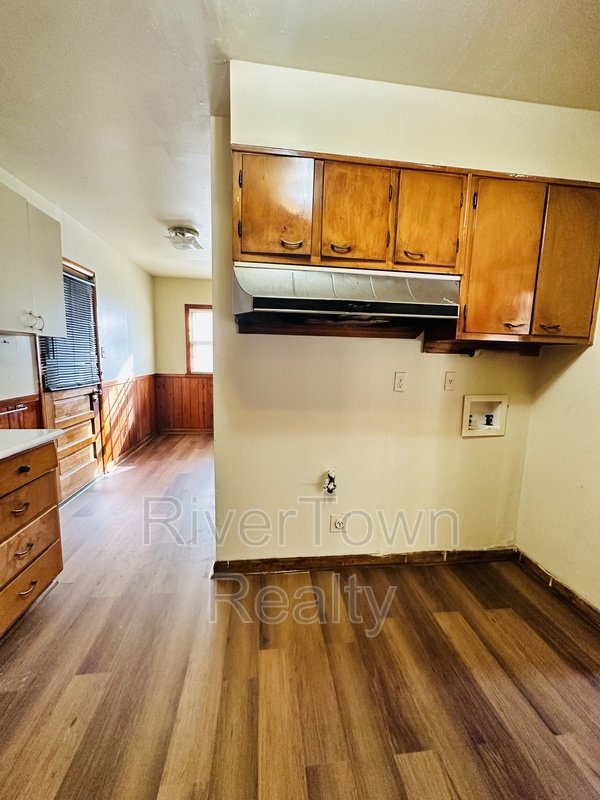 1436 Whitney Ave property image