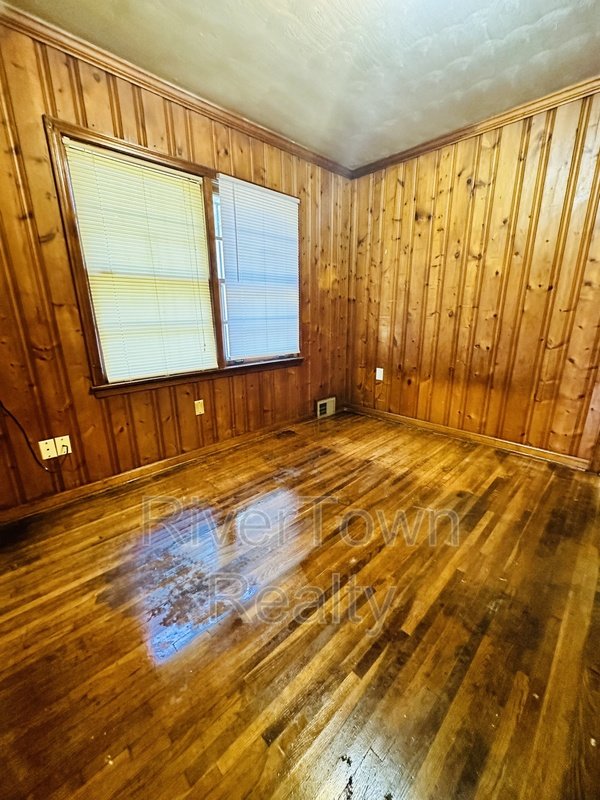 1436 Whitney Ave property image