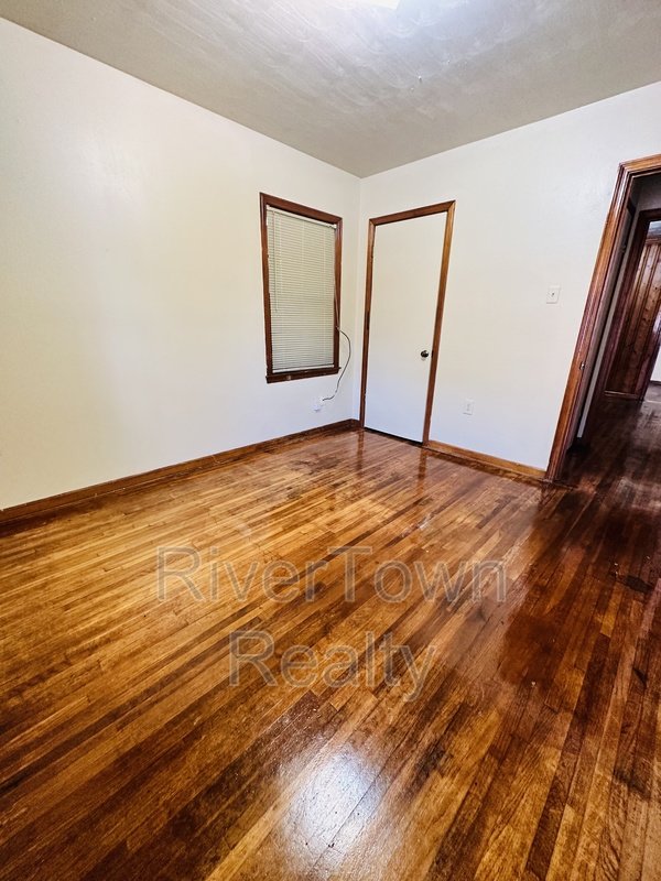 1436 Whitney Ave property image