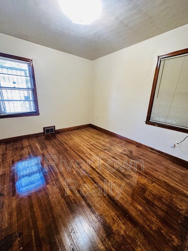 1436 Whitney Ave property image