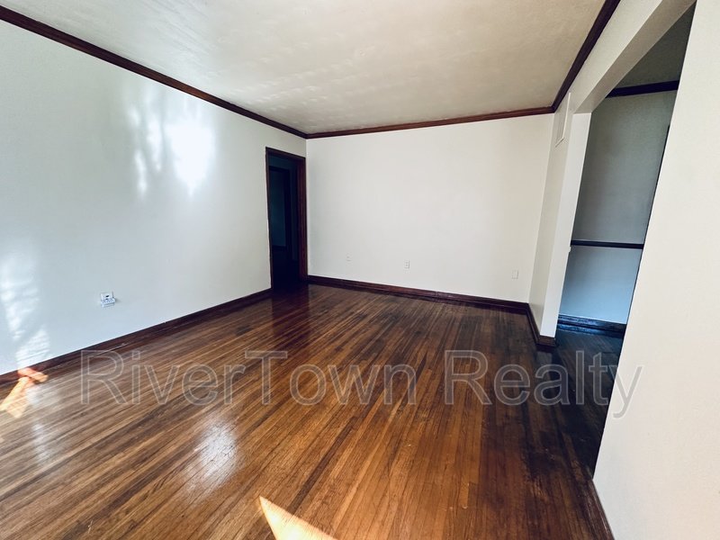 1436 Whitney Ave property image