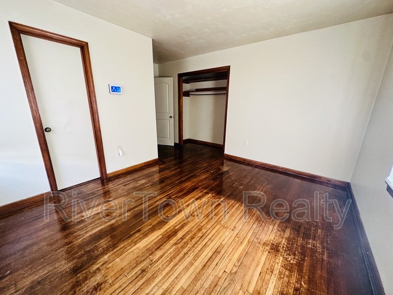 1436 Whitney Ave property image