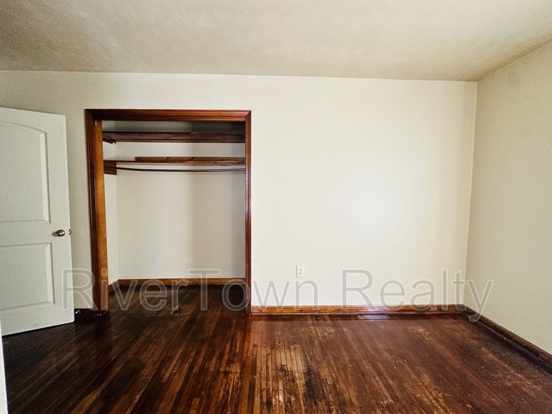 1436 Whitney Ave property image