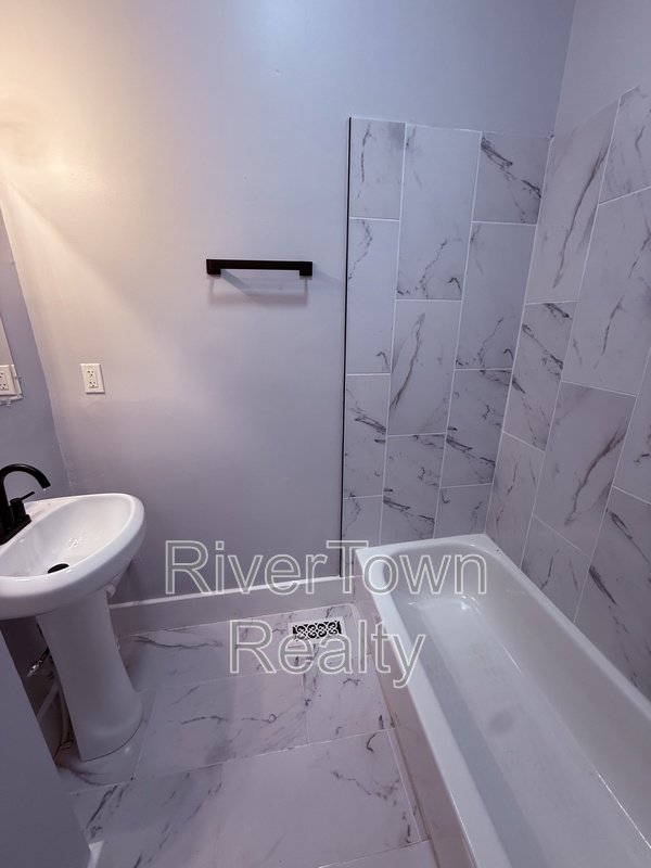 2184 Cowden Ave property image