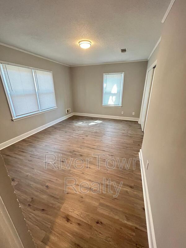 2144 Henry Cir property image