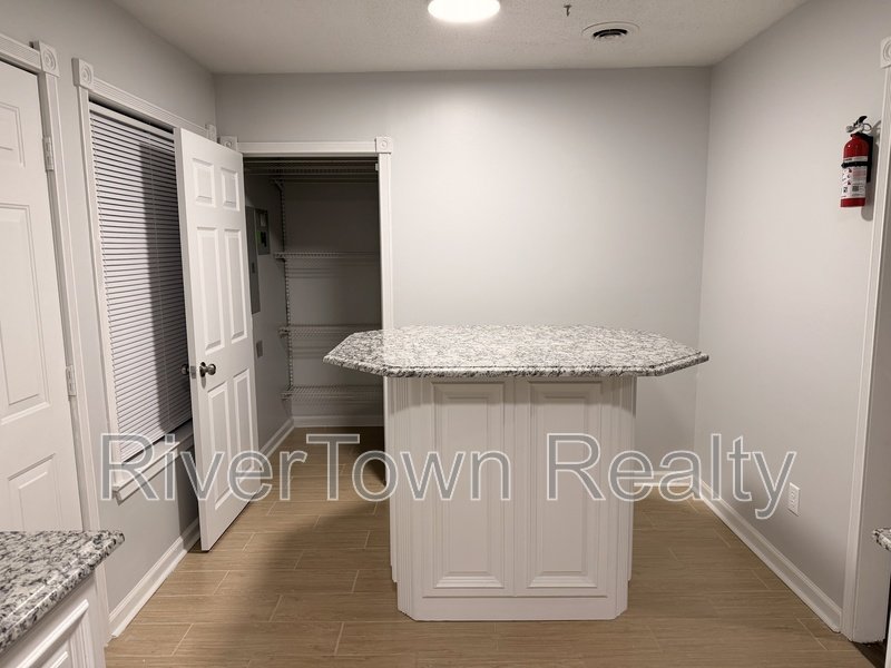 2974 Crowell St property image