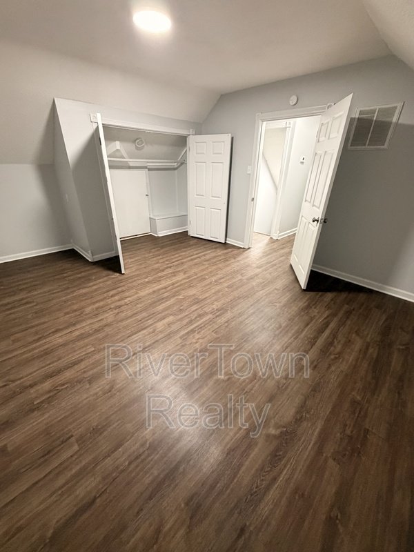 2974 Crowell St property image