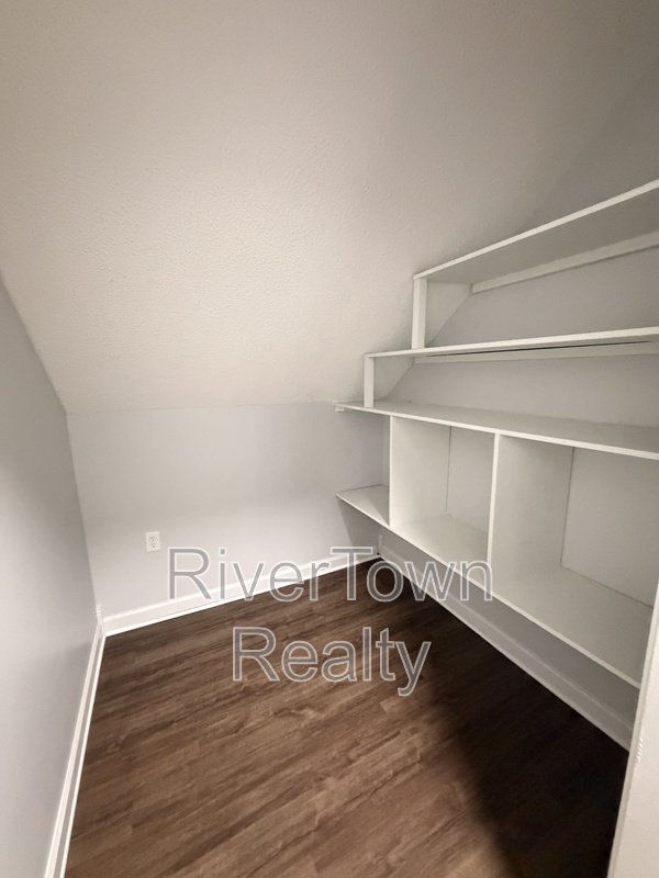 2974 Crowell St property image