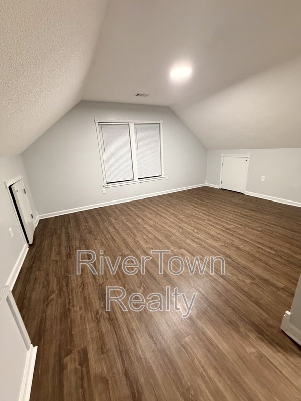 2974 Crowell St property image