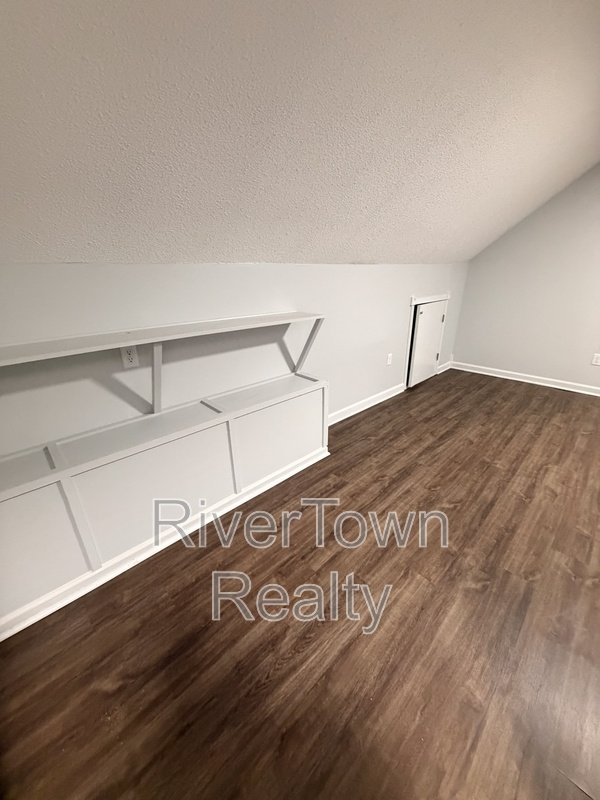 2974 Crowell St property image