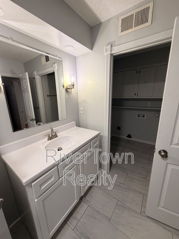 2974 Crowell St property image