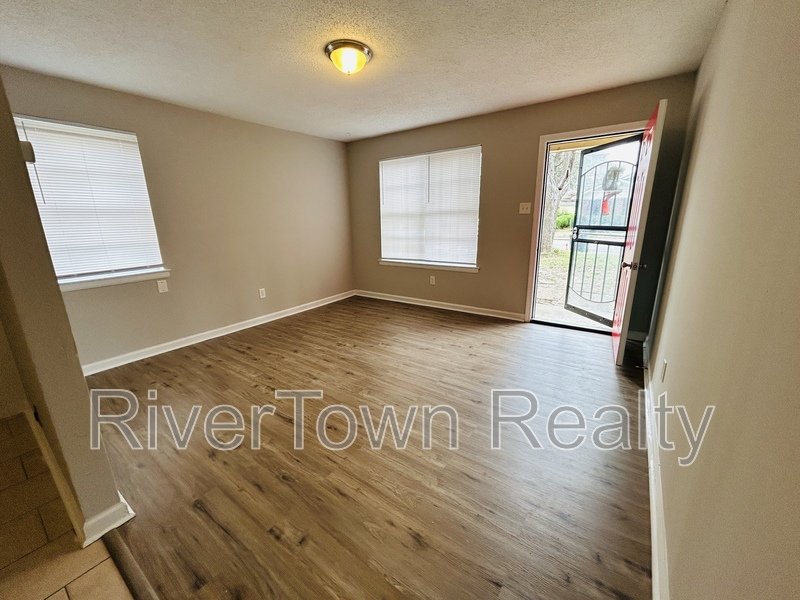 679 N Holmes St property image