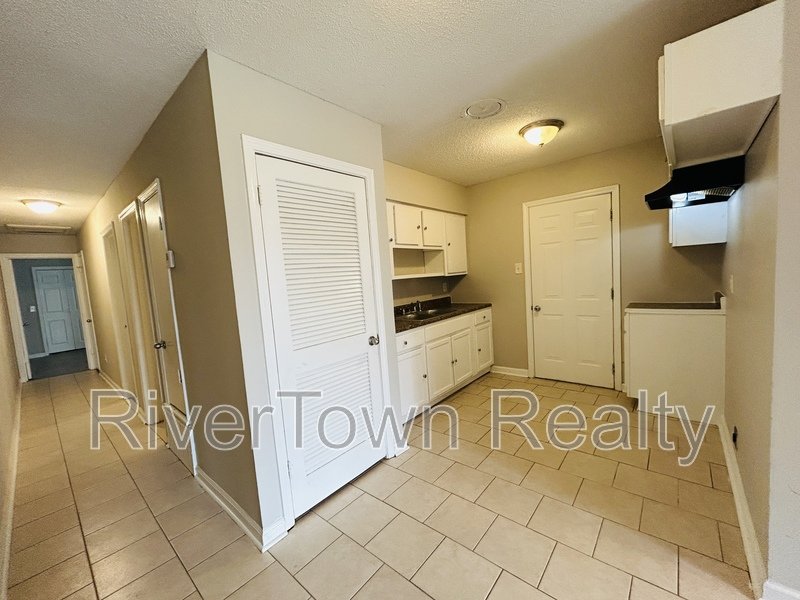 679 N Holmes St property image