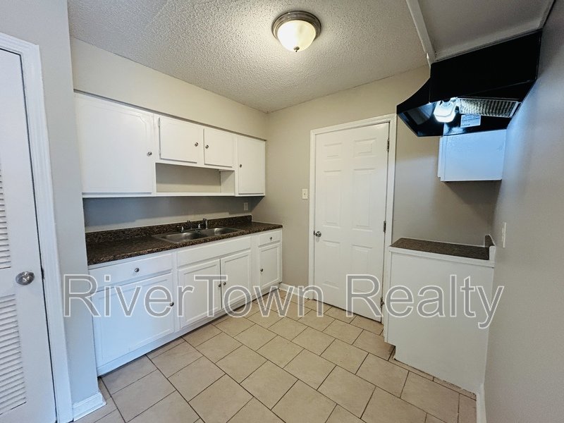 679 N Holmes St property image