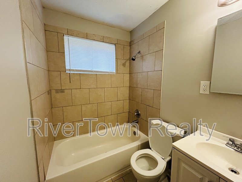 679 N Holmes St property image