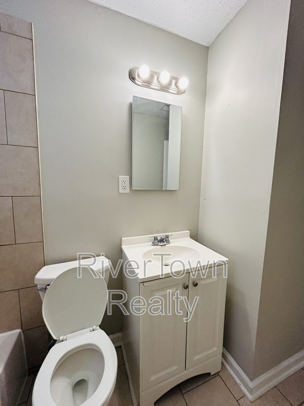 679 N Holmes St property image