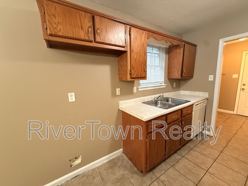 4591 Addington Dr property image