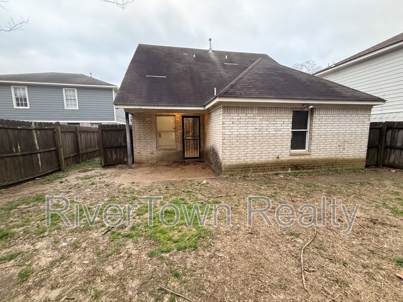 4591 Addington Dr property image