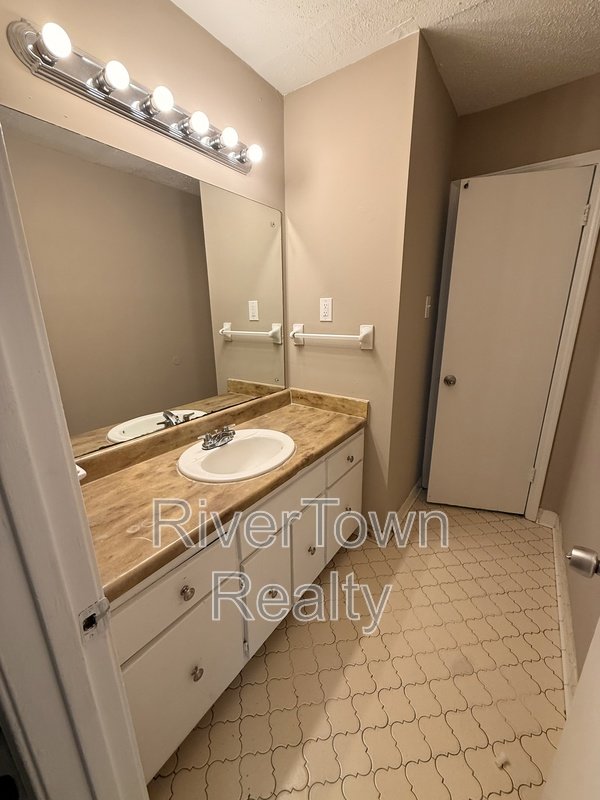 BEAUTIFUL Newly Renovated READY TO MOVE IN property image