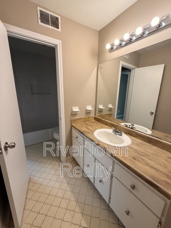 BEAUTIFUL Newly Renovated READY TO MOVE IN property image