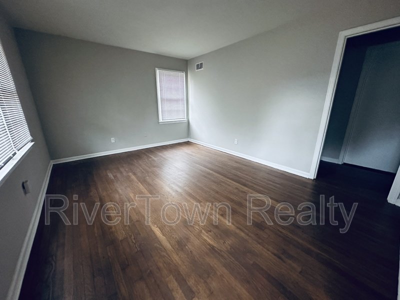 Move in this month and enjoy your choice of a free TV or fridge property image