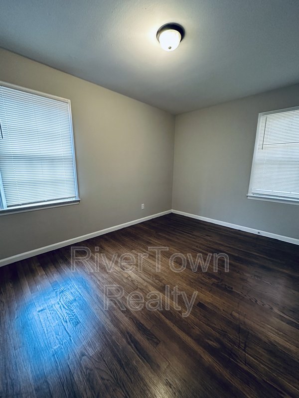 Move in this month and enjoy your choice of a free TV or fridge property image