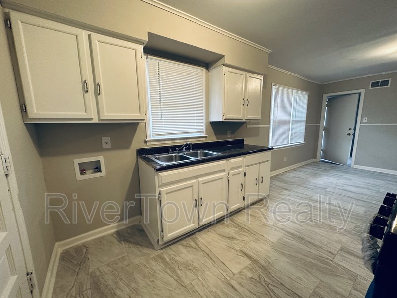 Move in this month and enjoy your choice of a free TV or fridge property image