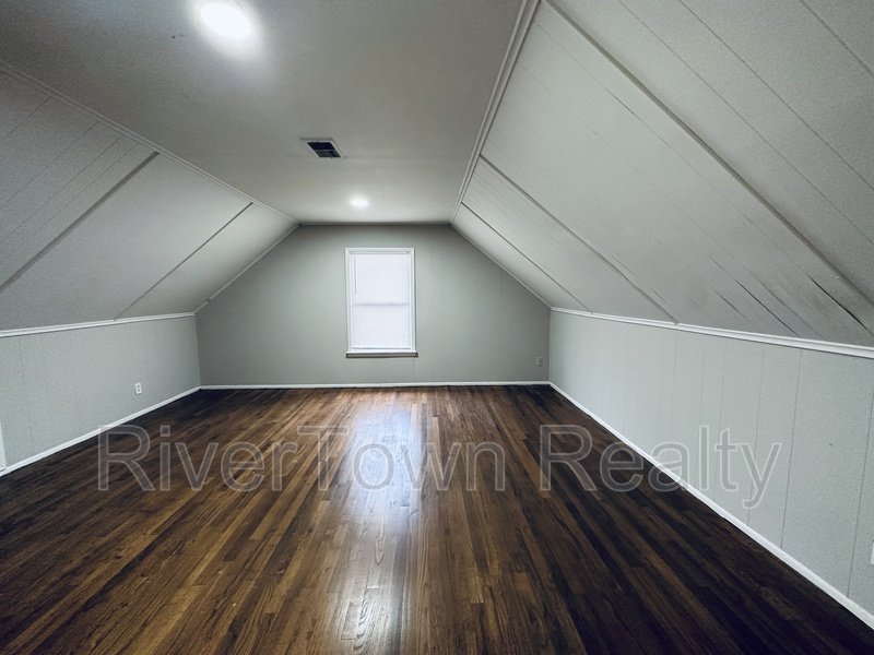 Move in this month and enjoy your choice of a free TV or fridge property image