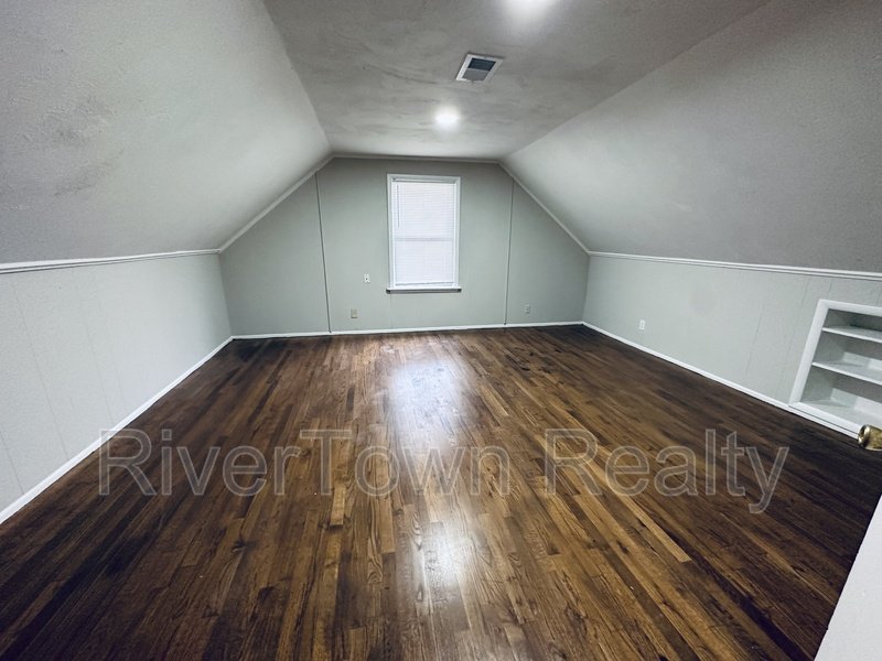 Move in this month and enjoy your choice of a free TV or fridge property image