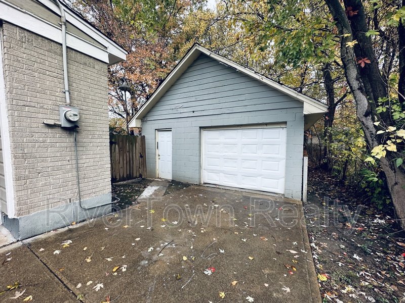 Move in this month and enjoy your choice of a free TV or fridge property image