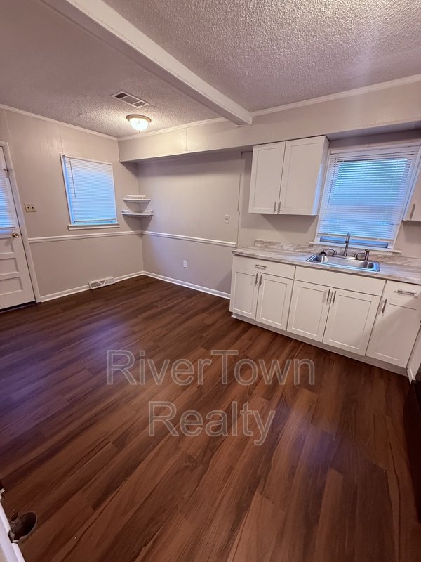 Very Spacious 3BR Home with Bonus Room & Garage in Frayser! property image