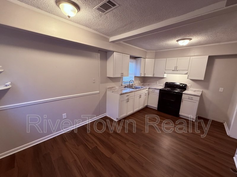 Very Spacious 3BR Home with Bonus Room & Garage in Frayser! property image