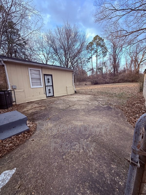 Very Spacious 3BR Home with Bonus Room & Garage in Frayser! property image
