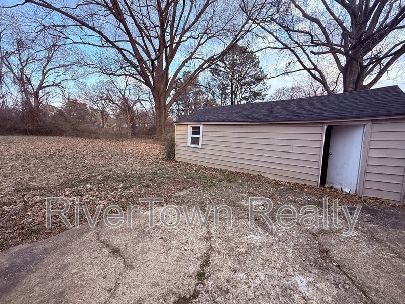 Very Spacious 3BR Home with Bonus Room & Garage in Frayser! property image