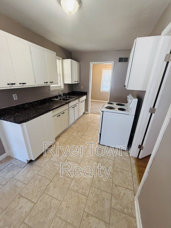 4866 Berrydale Ave property image