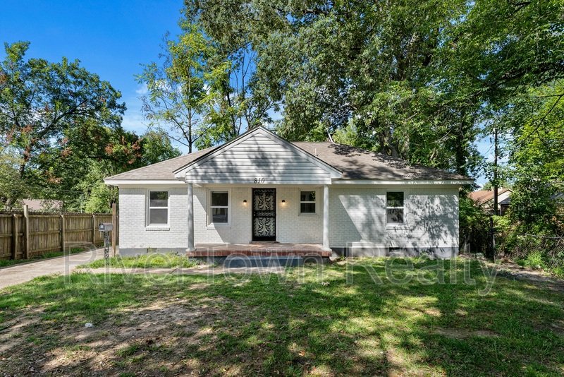 810 Indian Dr property image