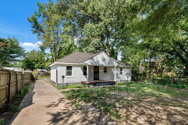 810 Indian Dr property image