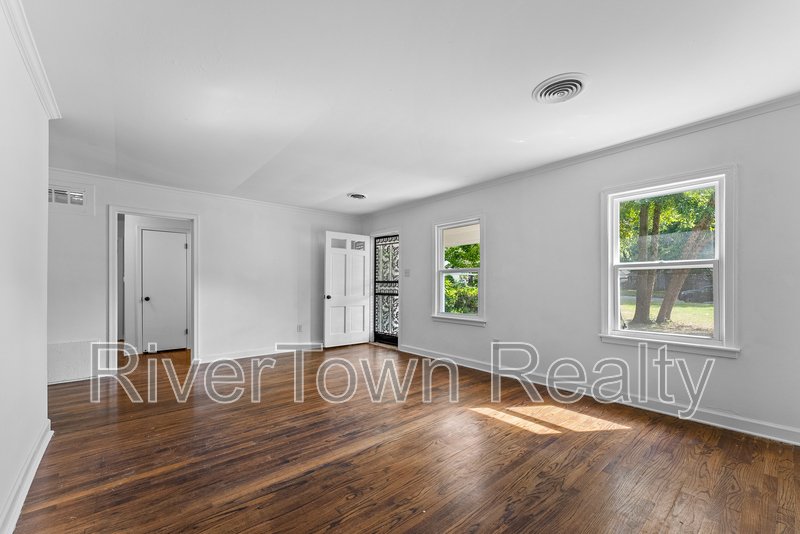 810 Indian Dr property image