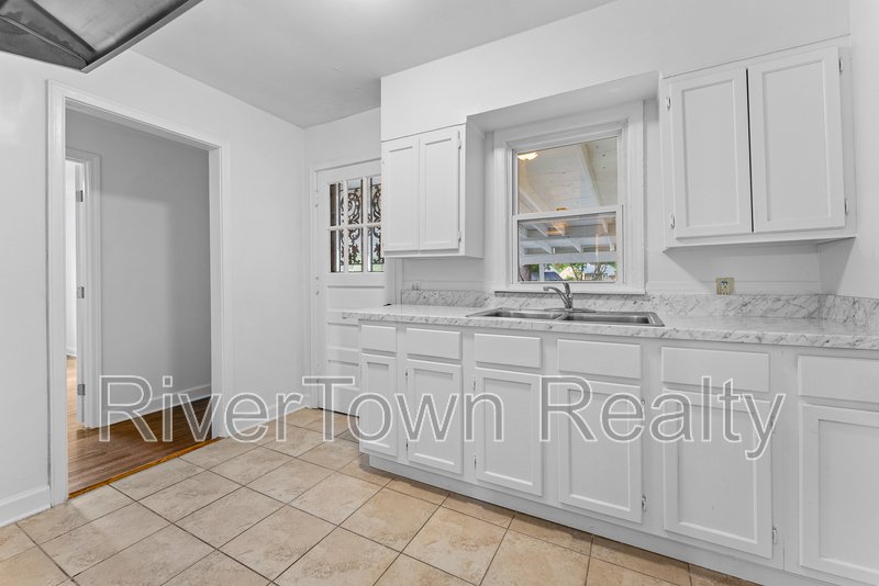 810 Indian Dr property image