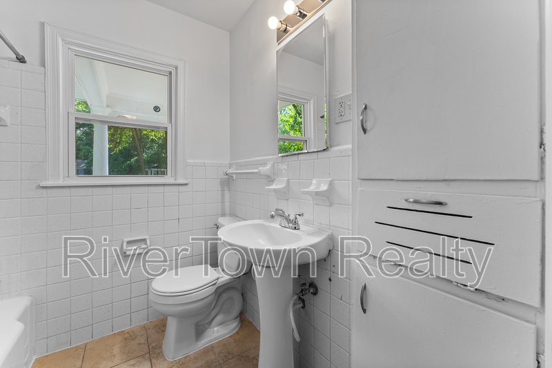 810 Indian Dr property image