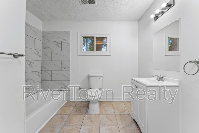 810 Indian Dr property image