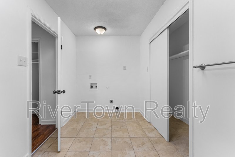 810 Indian Dr property image