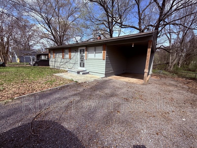 686 Delta Rd property image