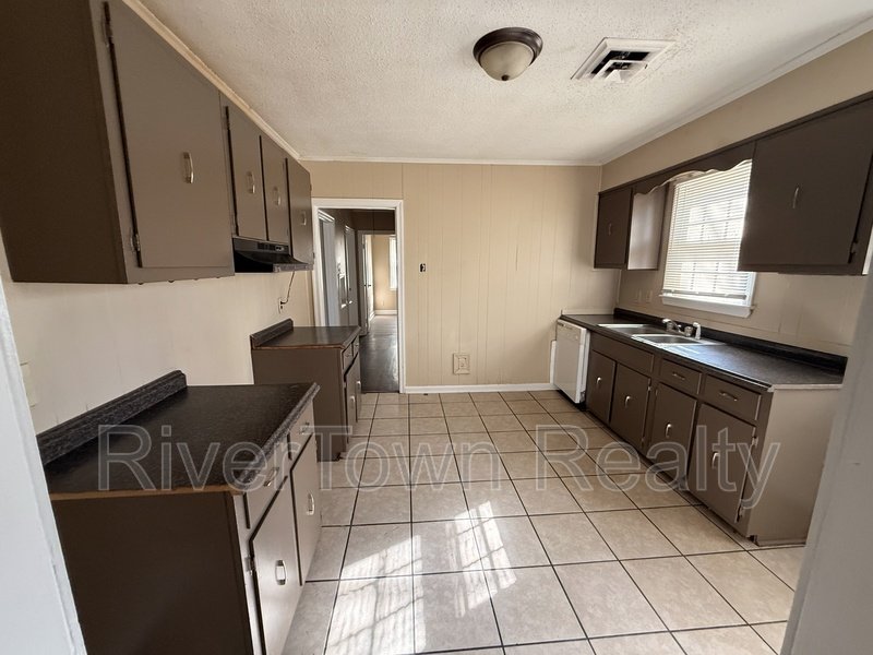 Great Schools- LARGE BACKYARD property image